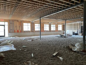 2115 W Washington St, West Bend, WI en alquiler Foto del interior- Imagen 1 de 4