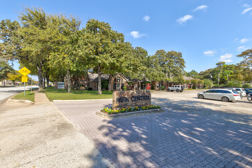 210-220 N Park Blvd, Grapevine, TX en alquiler - Foto principal - Imagen 1 de 7