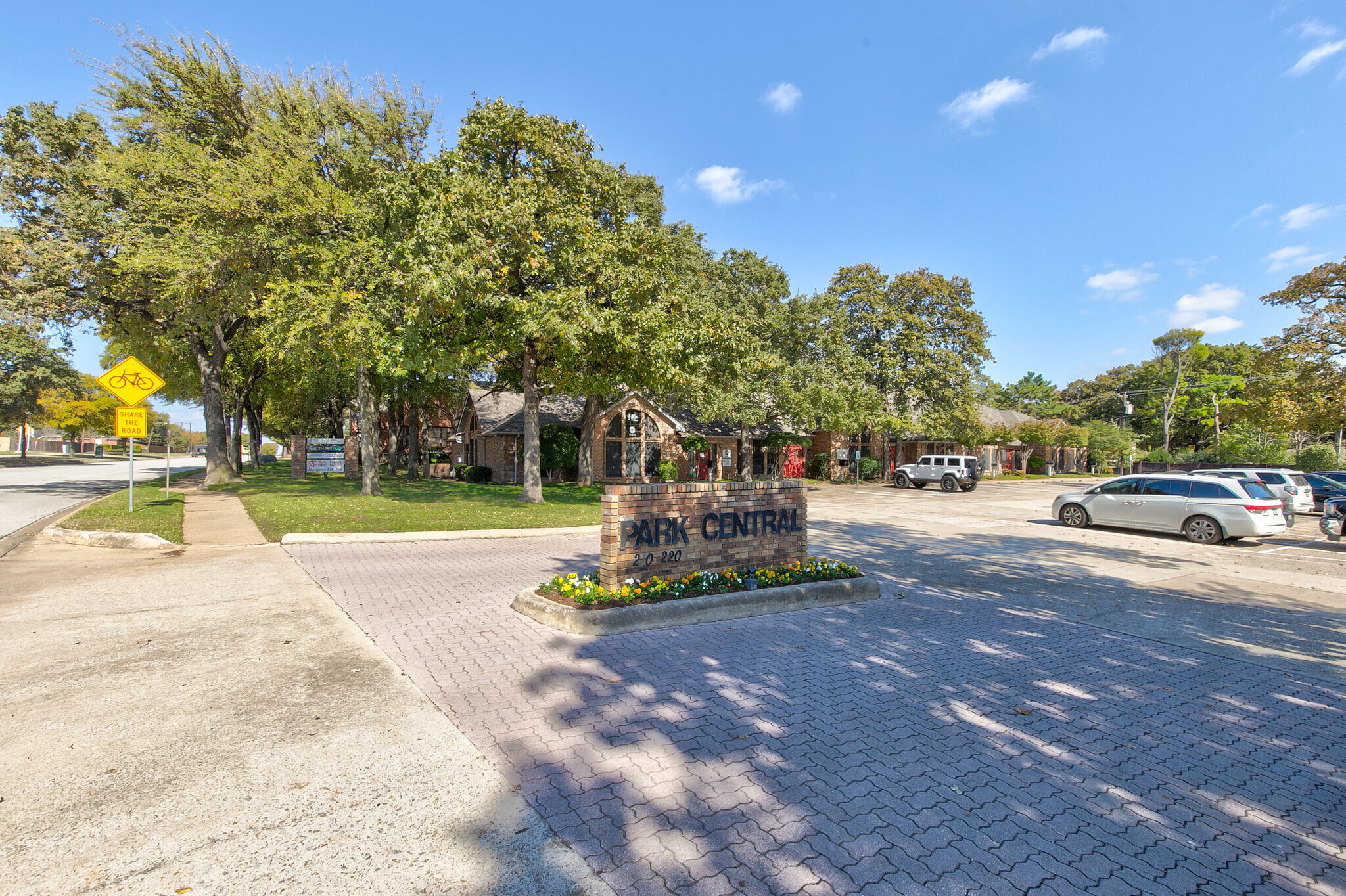 210-220 N Park Blvd, Grapevine, TX en alquiler Foto principal- Imagen 1 de 8