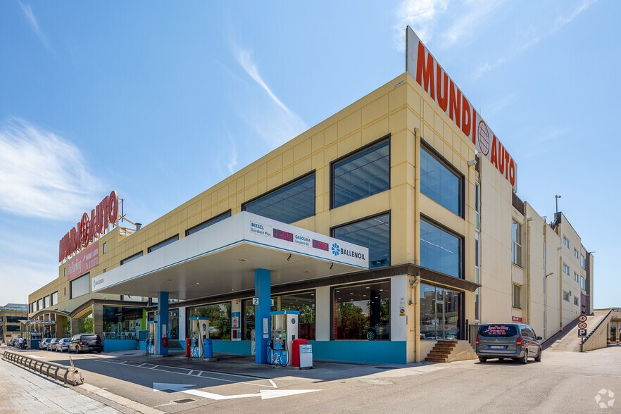 Local en El Prat de Llobregat, Barcelona en venta - Foto del edificio - Imagen 2 de 6