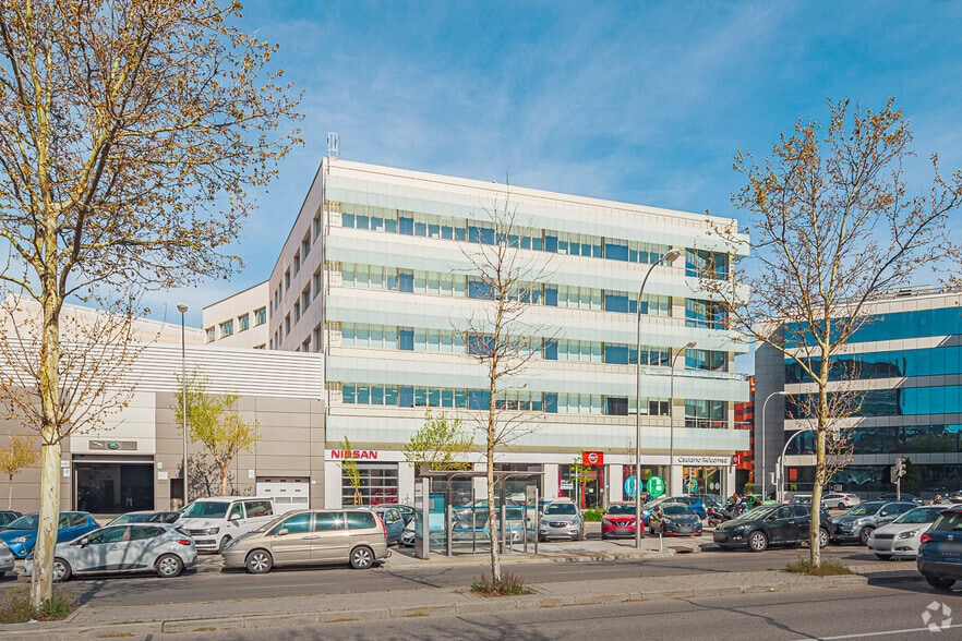 Calle Julián Camarillo, 53, Madrid, Madrid en alquiler - Foto del edificio - Imagen 1 de 6