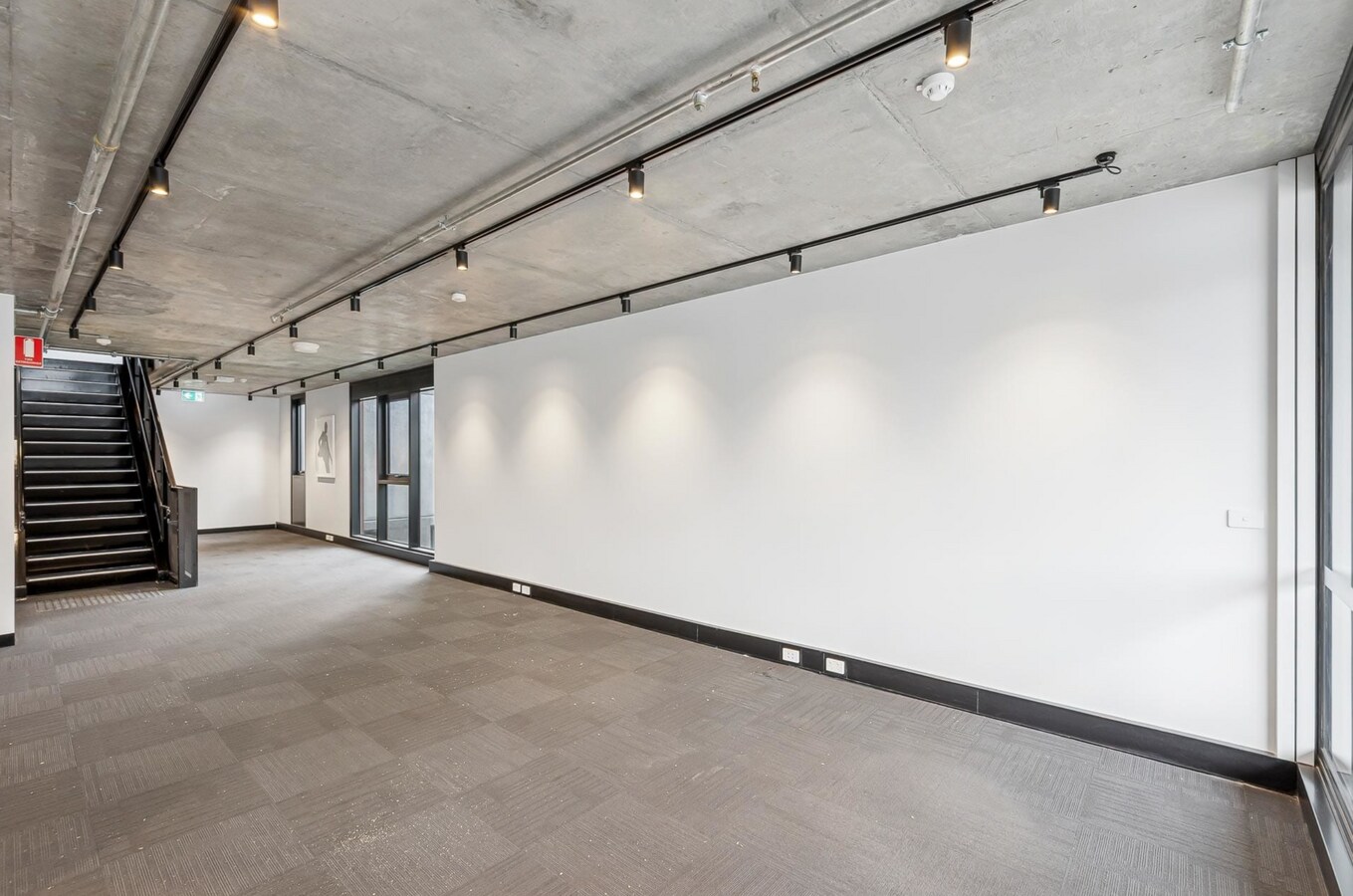 34 Gough St, Cremorne, VIC 3121 - Unidad 2A -  - Foto del interior - Image 2 of 4