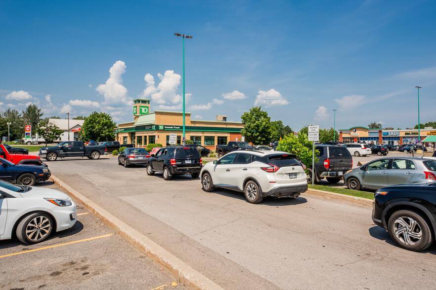 710-750 Montée Paiement, Gatineau, QC en alquiler - Foto del edificio - Imagen 3 de 13