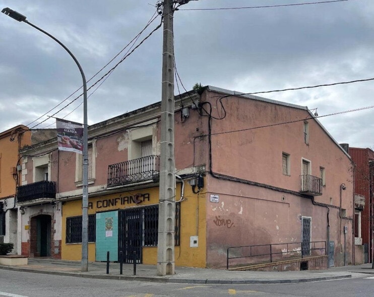 Edificio residencial en La Roca del Vallès, Barcelona en venta - Foto del edificio - Imagen 1 de 1