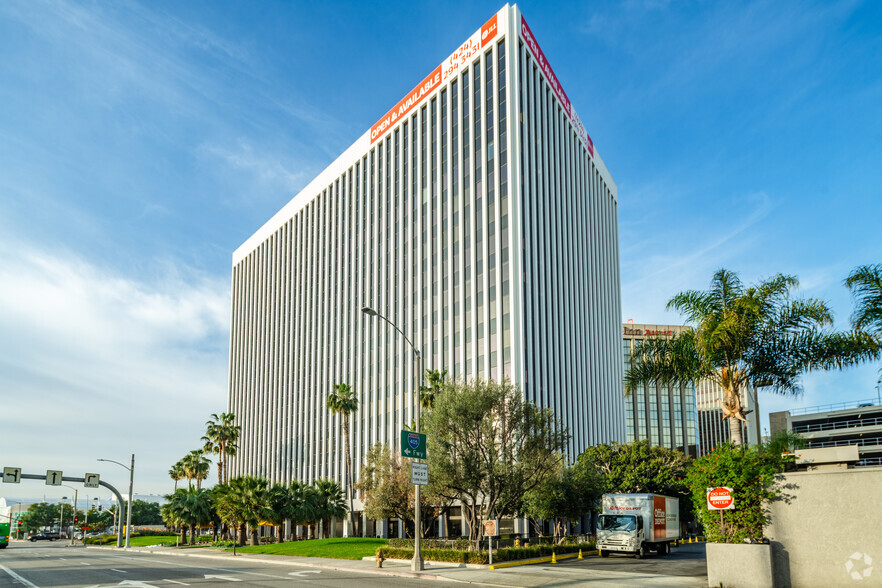 5901 W Century Blvd, Los Angeles, CA en alquiler - Foto del edificio - Imagen 1 de 7