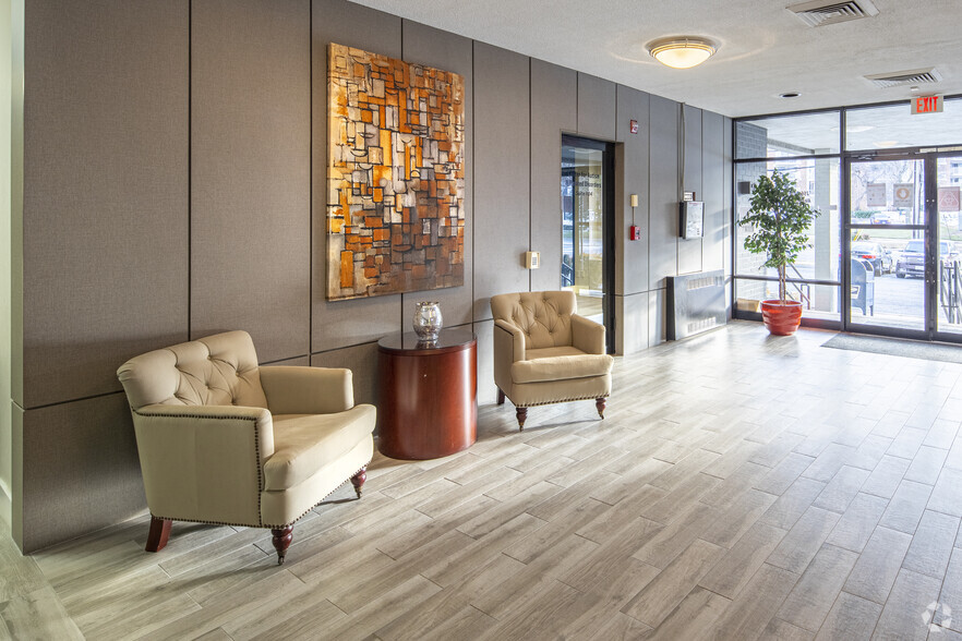 2560 Huntington Ave, Alexandria, VA en alquiler - Lobby - Imagen 2 de 25