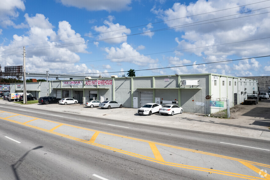 3825-3945 NW 32nd Ave, Miami, FL en alquiler - Foto del edificio - Imagen 2 de 13