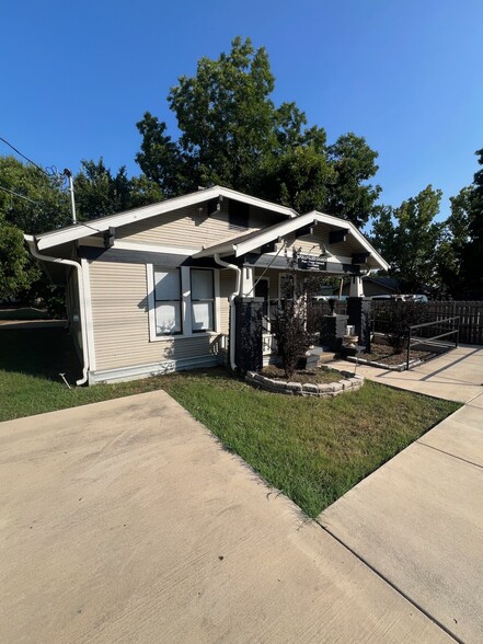 202 N Grand Ave, Waxahachie, TX en venta - Foto del edificio - Imagen 2 de 7