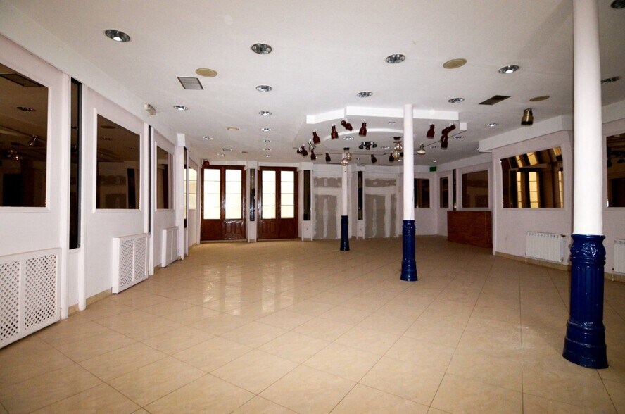 Local en Béjar en venta - Foto del edificio - Imagen 2 de 17