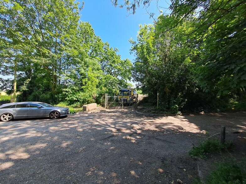 Chalk Pit Ln, Leatherhead en venta - Foto del edificio - Imagen 3 de 6