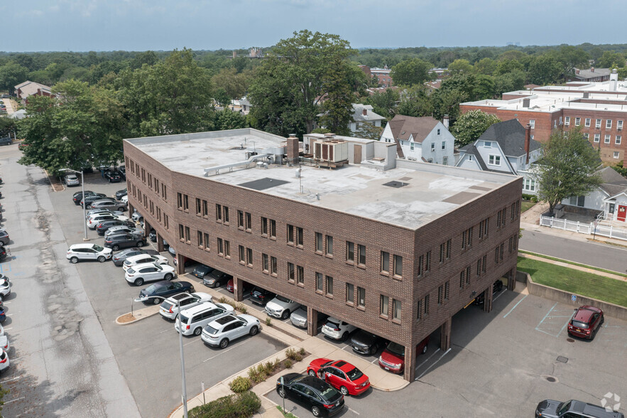 176 N Village Ave, Rockville Centre, NY en alquiler - Foto del edificio - Imagen 3 de 18