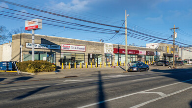 164-44 Cross Bay Blvd, Howard Beach, NY en alquiler Foto del edificio- Imagen 2 de 3