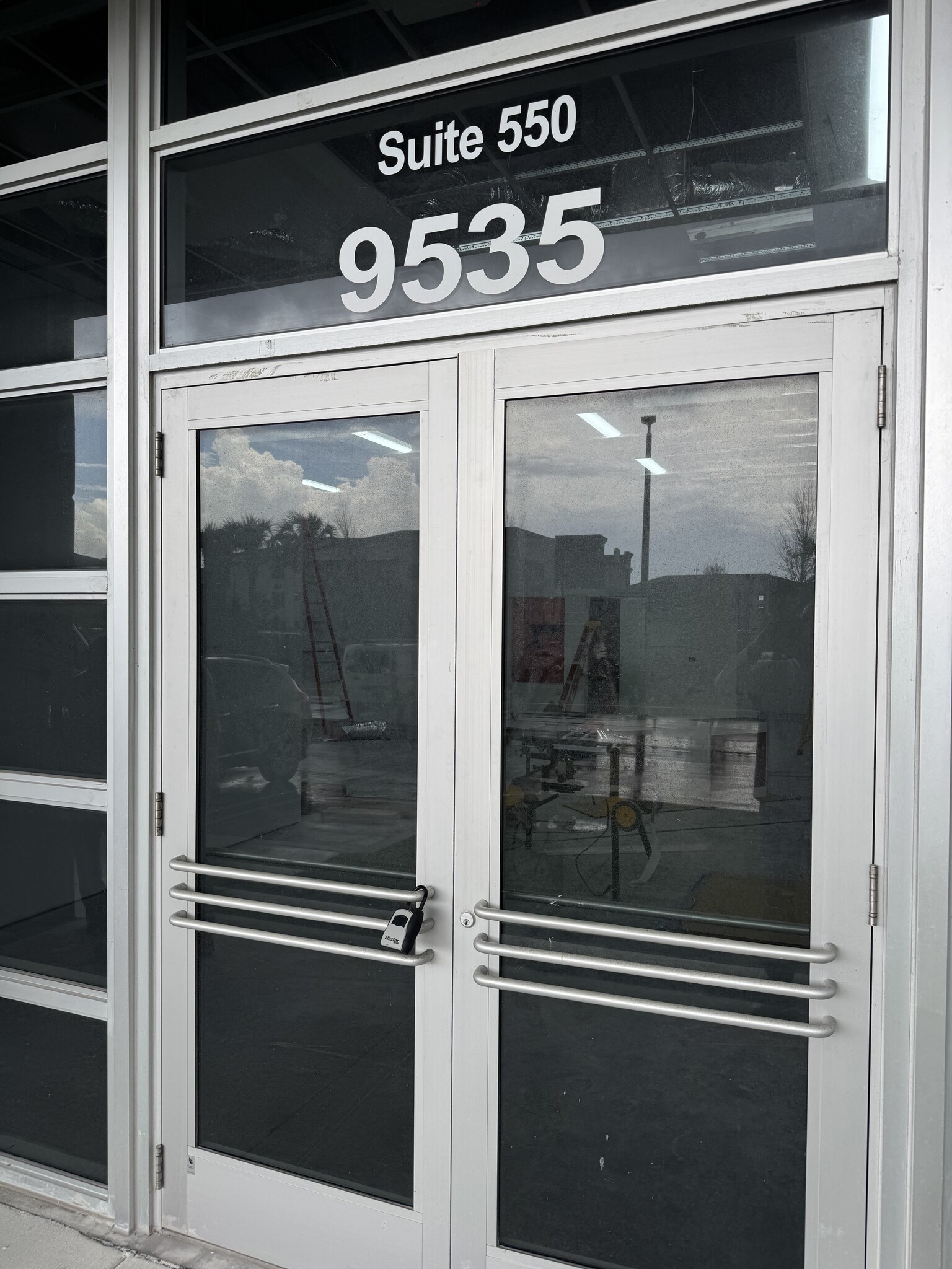 9535 NW 174th St, Hialeah, FL en alquiler Foto del edificio- Imagen 1 de 13