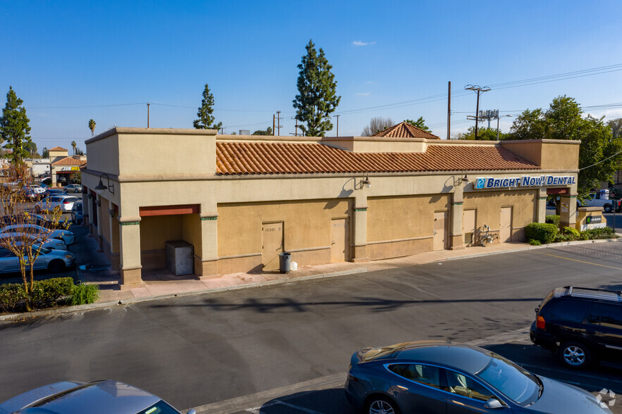 19301-19371 Saticoy St, Reseda, CA en alquiler - Foto del edificio - Imagen 3 de 12