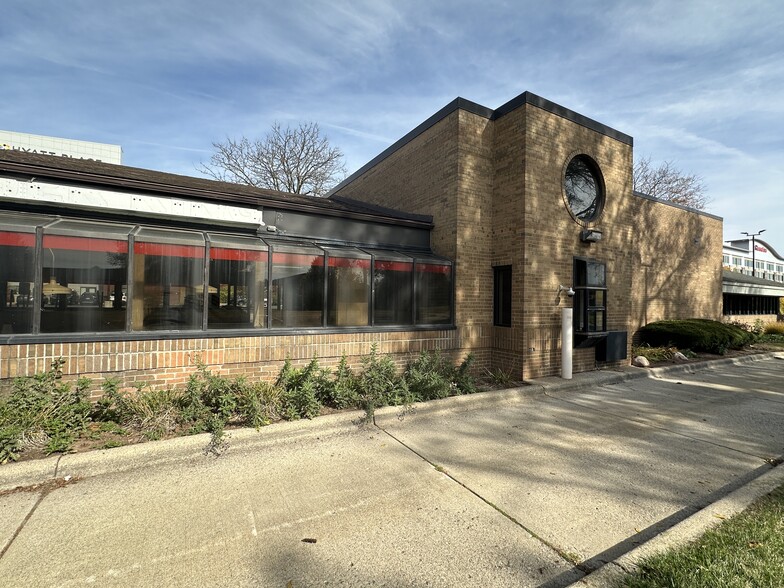 725-735 Victors Way, Ann Arbor, MI en alquiler - Foto del edificio - Imagen 3 de 9