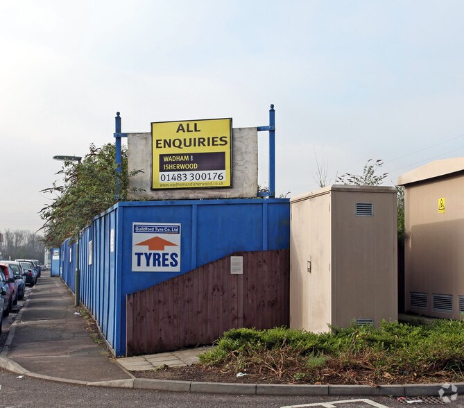 5 Woodbridge Mdws, Guildford en venta - Foto del edificio - Imagen 3 de 3