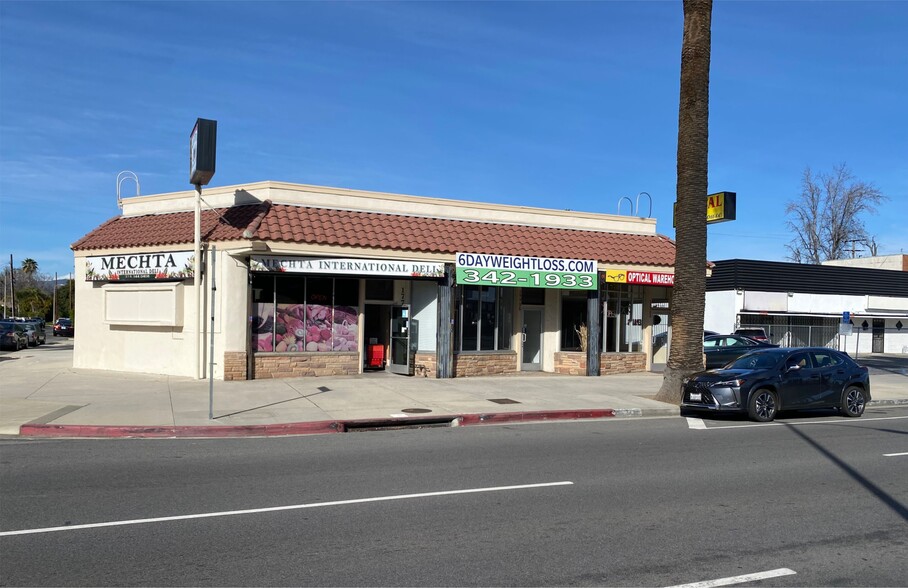 17751 Sherman Way, Reseda, CA en alquiler - Foto del edificio - Imagen 1 de 2