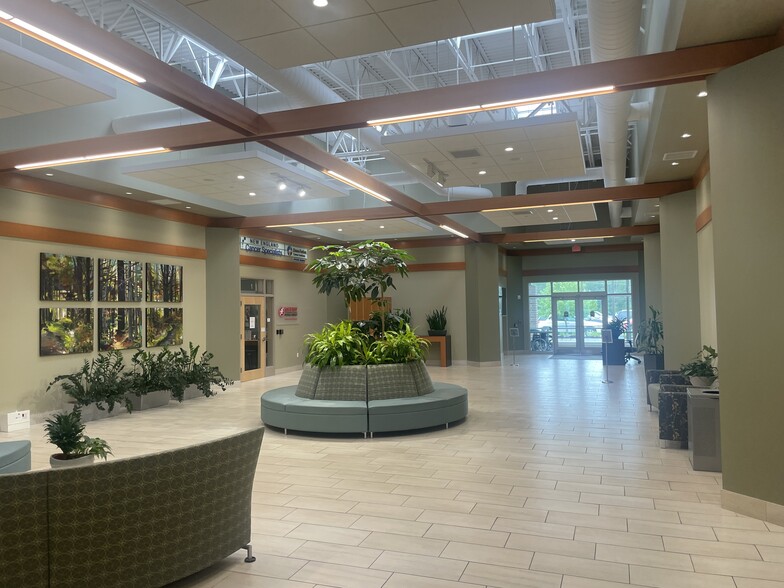 105 Topsham Fair Mall Rd, Topsham, ME en alquiler - Foto del interior - Imagen 3 de 14