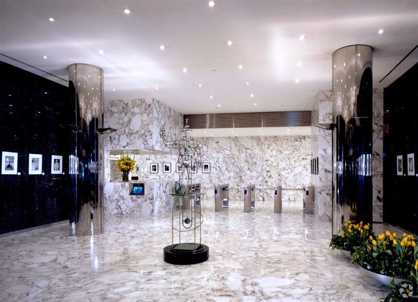 1350 Avenue of the Americas, New York, NY en alquiler - Lobby - Imagen 2 de 8