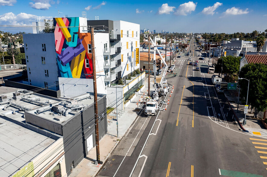 5115 W Adams Blvd, Los Angeles, CA en venta - Foto del edificio - Imagen 3 de 18