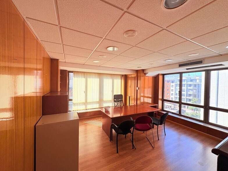 Oficina en León, León en venta - Foto del edificio - Imagen 3 de 15