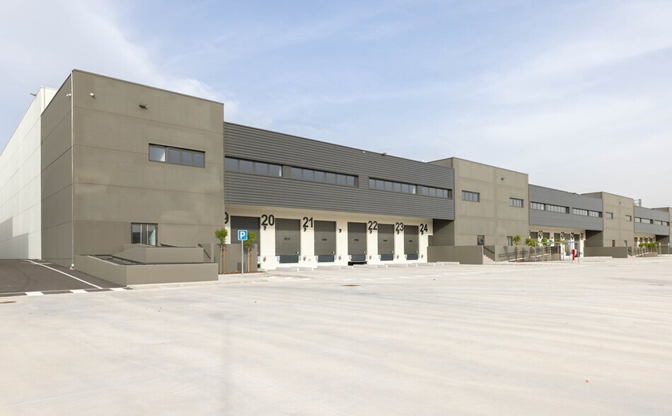 Calle Agustín de Betancourt, 15, Getafe, Madrid en alquiler - Foto del edificio - Imagen 3 de 4
