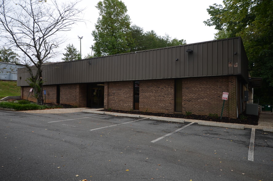 4000 Brownsboro Rd, Winston-Salem, NC en venta - Foto del edificio - Imagen 1 de 13