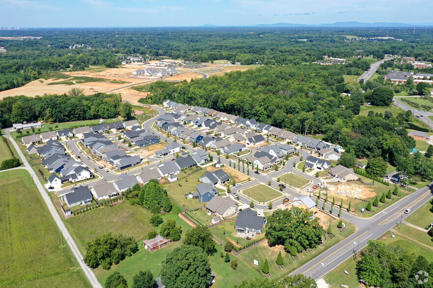 1725 Welden Village Ave, Kernersville, NC en alquiler - Vista aérea - Imagen 3 de 60