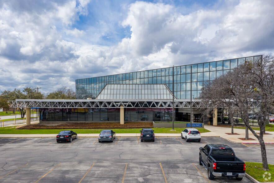 403 S WW White Rd, San Antonio, TX en alquiler - Foto del edificio - Imagen 2 de 5