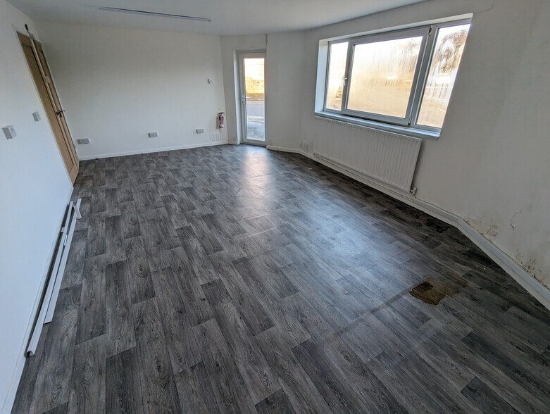 69 Chemical Rd, Swansea en venta - Foto del interior - Imagen 3 de 6