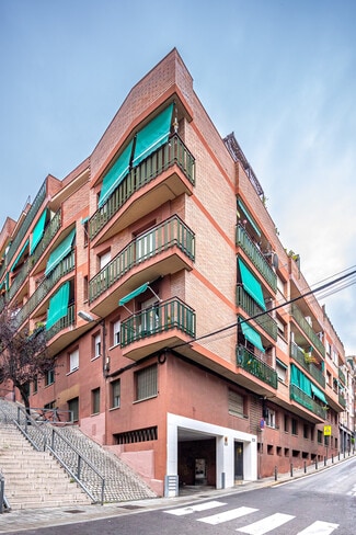 Más detalles de Carrer de la Font del Coll, Barcelona - Edificio residencial​ en venta