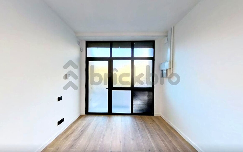 Edificio residencial en Barcelona, Barcelona en venta - Foto del edificio - Imagen 2 de 4