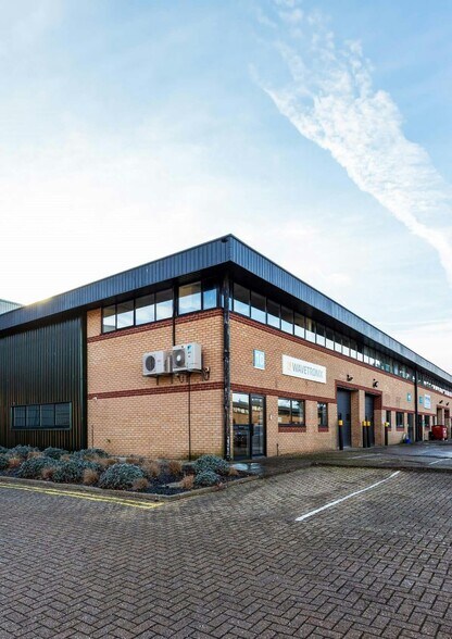 Newton Rd, Crawley en alquiler - Foto del edificio - Imagen 2 de 12