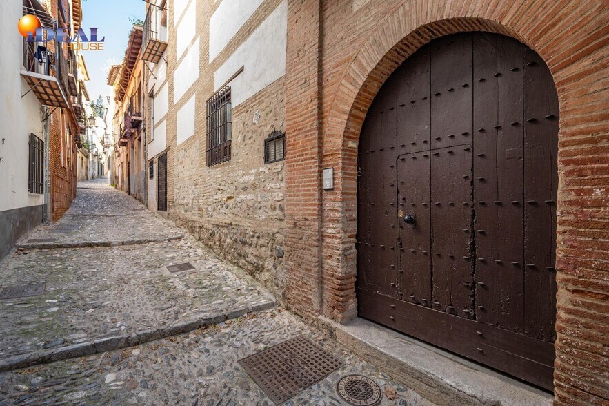 Calle Gumiel de San Pedro, 4, Granada, Granada en venta - Foto del edificio - Imagen 3 de 50