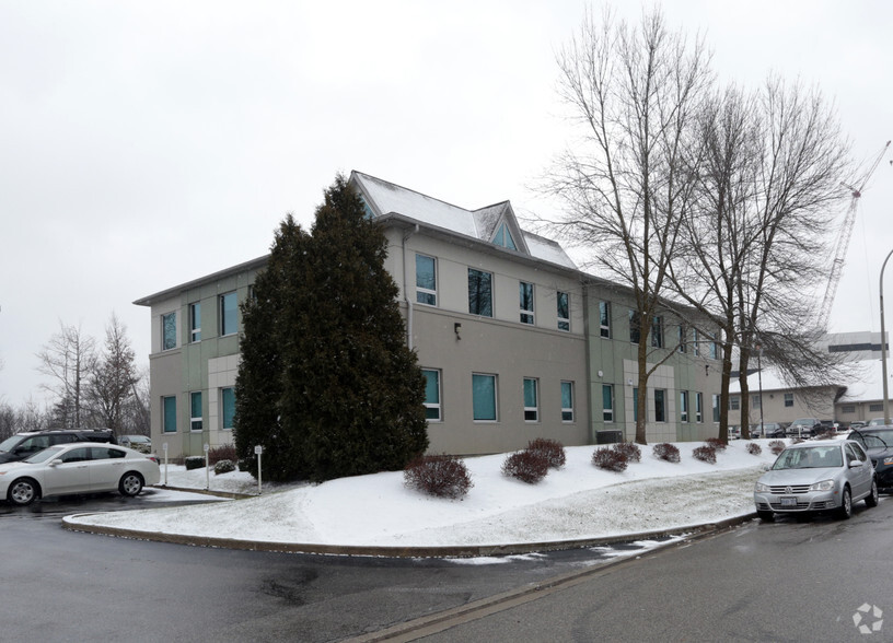 650 Riverbend Dr, Kitchener, ON en alquiler - Foto del edificio - Imagen 2 de 3