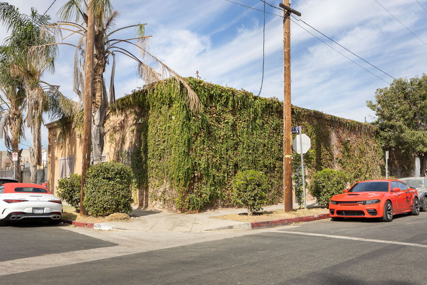 14701 Calvert St, Van Nuys, CA en venta - Foto del edificio - Imagen 1 de 27