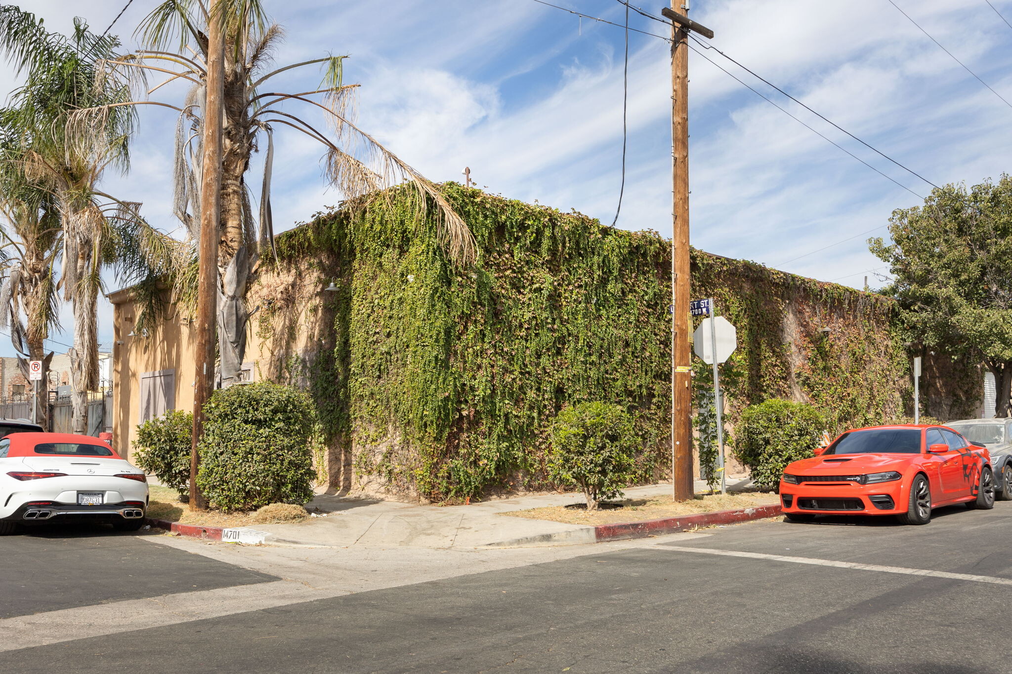 14701 Calvert St, Van Nuys, CA en venta Foto del edificio- Imagen 1 de 28