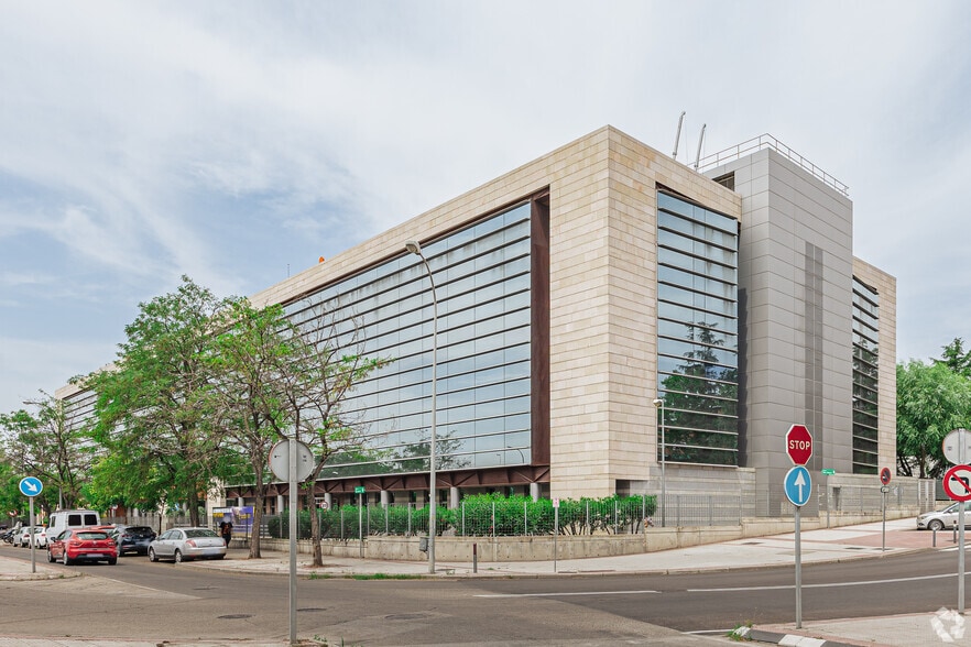 Calle de Cantabria, 2, Alcobendas, Madrid en alquiler - Foto del edificio - Imagen 2 de 23