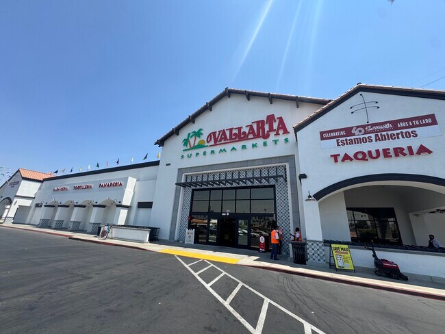 Más detalles de 1200-1330 E Washington St, Colton, CA - Local en alquiler