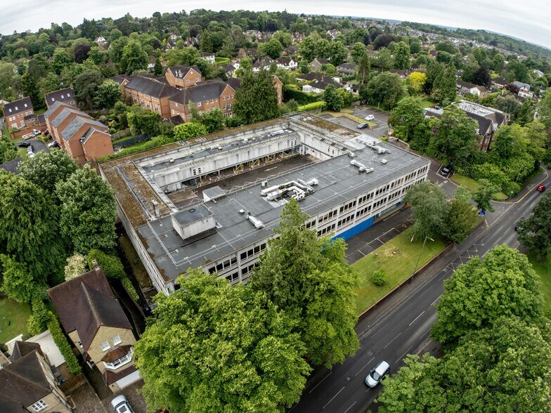 72 Reigate Rd, Reigate en venta - Foto del edificio - Imagen 3 de 13