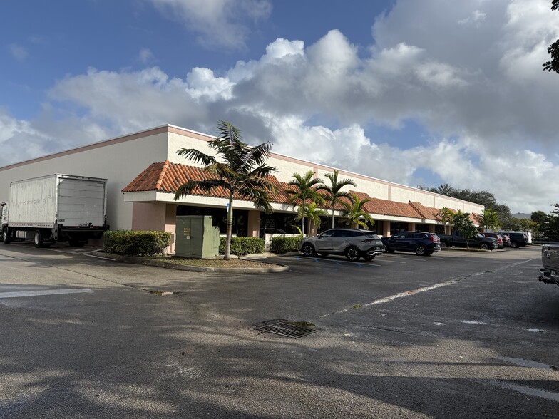 4534-4598 N Hiatus Rd, Sunrise, FL en alquiler - Foto del edificio - Imagen 3 de 8