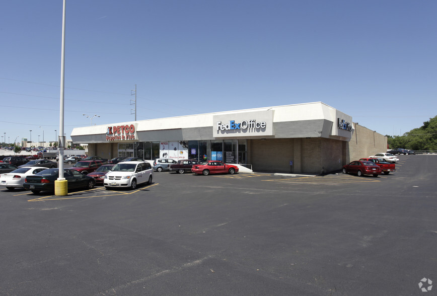 7110 Dodge St, Omaha, NE en alquiler - Foto del edificio - Imagen 2 de 3