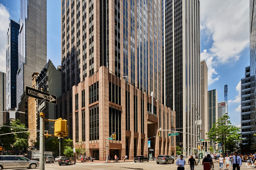 1177 Avenue Of The Americas, New York, NY en alquiler - Foto del edificio - Imagen 2 de 4