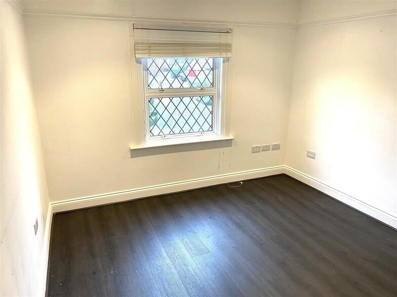 113 High Rd, Loughton en alquiler - Foto del edificio - Imagen 2 de 12