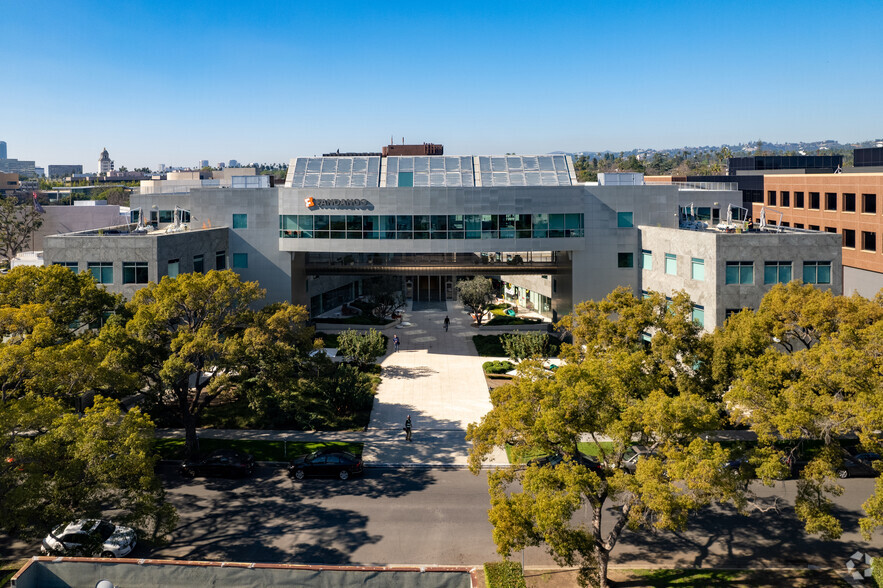 407 N Maple Dr, Beverly Hills, CA en alquiler - Foto del edificio - Imagen 1 de 11