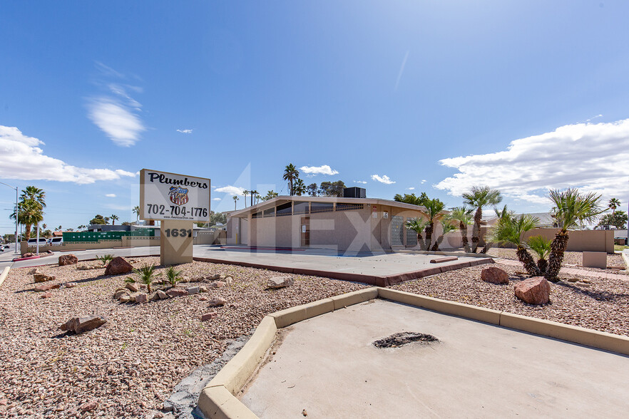 1631 E Desert Inn Rd, Las Vegas, NV en venta - Foto del edificio - Imagen 1 de 16