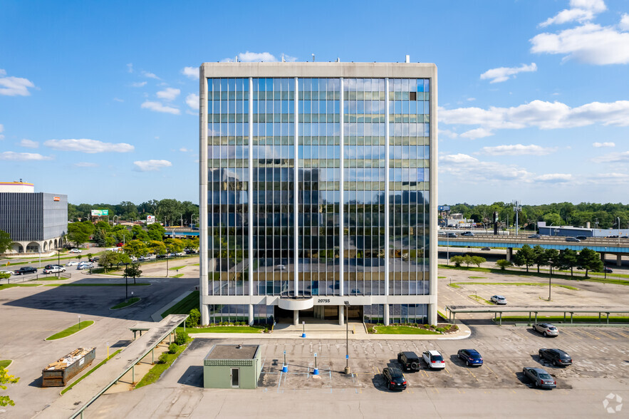 15565 Northland Dr, Southfield, MI en venta - Foto del edificio - Imagen 3 de 48