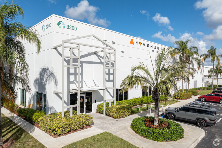 3200 NW 112th Ave, Miami, FL en alquiler - Foto del edificio - Imagen 1 de 30