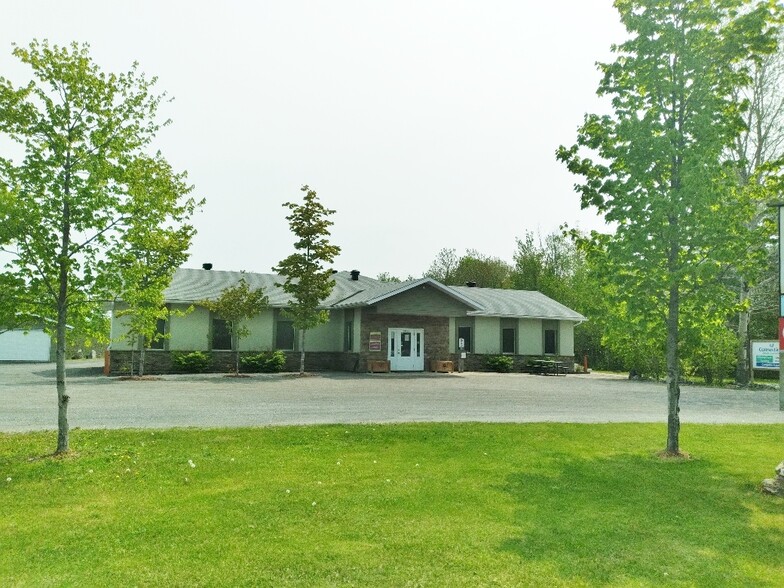 12497A Highway 41, Northbrook, ON en venta - Foto del edificio - Imagen 2 de 2