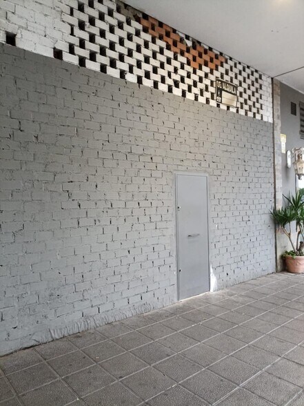 Local en Córdoba, Córdoba en alquiler - Foto del edificio - Imagen 3 de 5